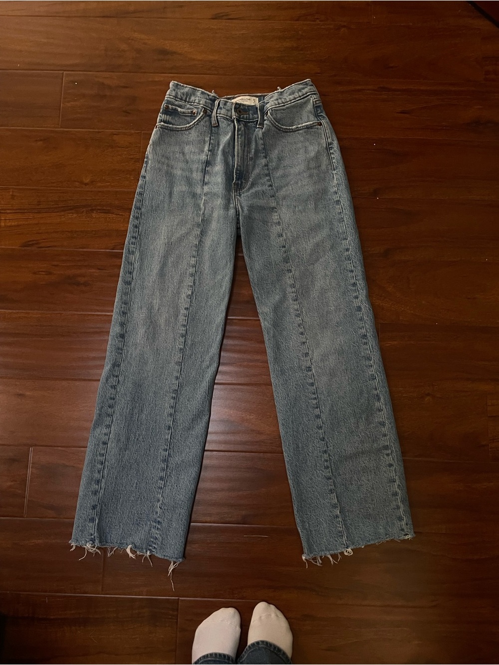 Abercrombie & Fitch Vintage Light Blue The 90’s Relaxed Jean - High Rise - SHORT